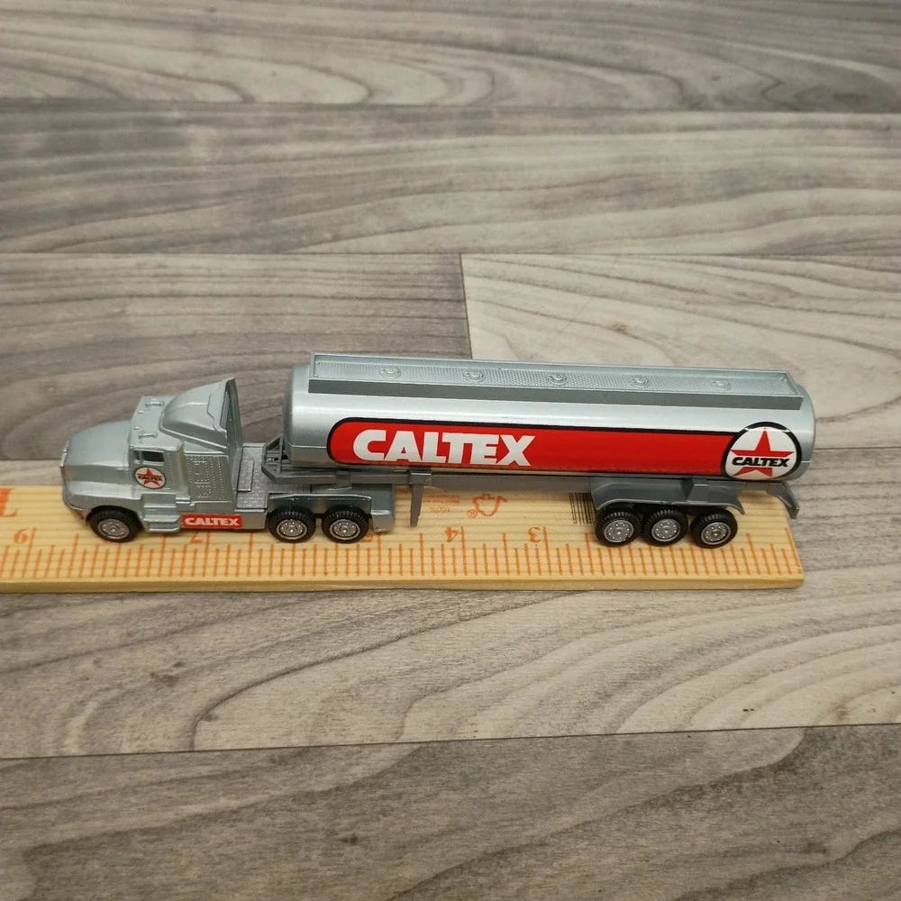 1995 New Ray CALTEX Tanker Semi Truck & Trailer Plastic Total Length 8 1/2